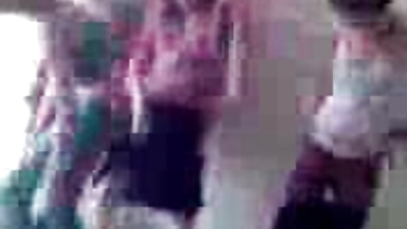 Режисер видео еротика онлайн Джонні Даркко муштрить дупу моделі Джіа Дерза на камеру