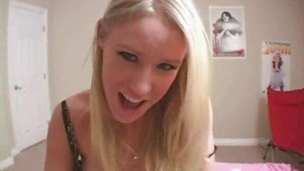 Кріссі Лінн має гарячу блондинку в цій відео еротика хардкорній сцені