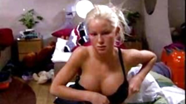 Неприємна східна дівчина робить мінет і катається на порно фильми еротика маленькому члені