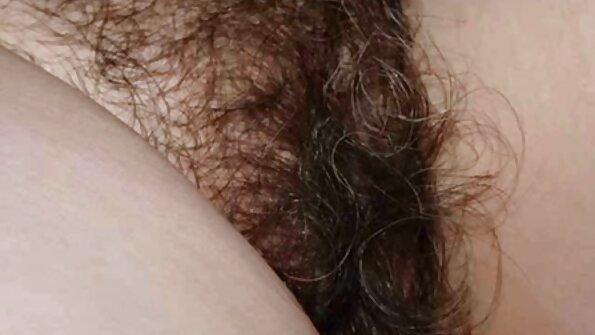 Студентка латиноамериканки соло еротика з бантом у волоссі покарана за зраду жорстким членом