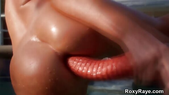 Збуджена блондинка Калі Роузес насолоджується еротика відео онлайн членом Ксандера Корвуса